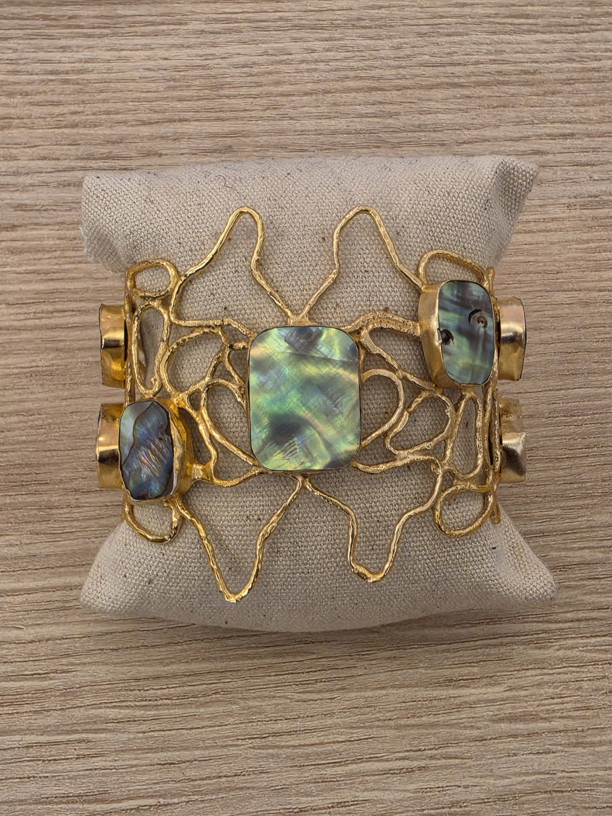 Gemajesty~Mesh Cuff Shell Bracelet