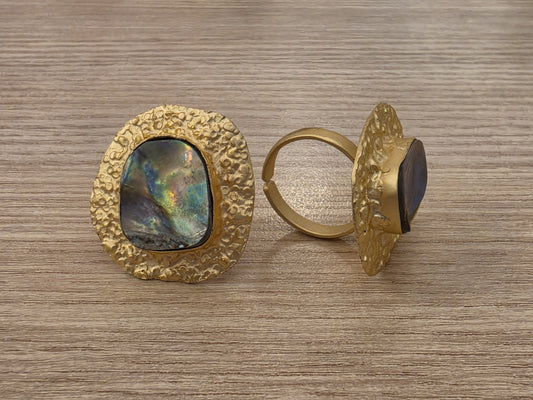 Gemajesty~ Gold & Shell Ring